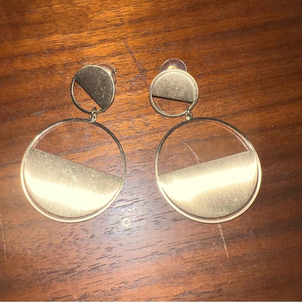 Elegant Gold Circle Earrings